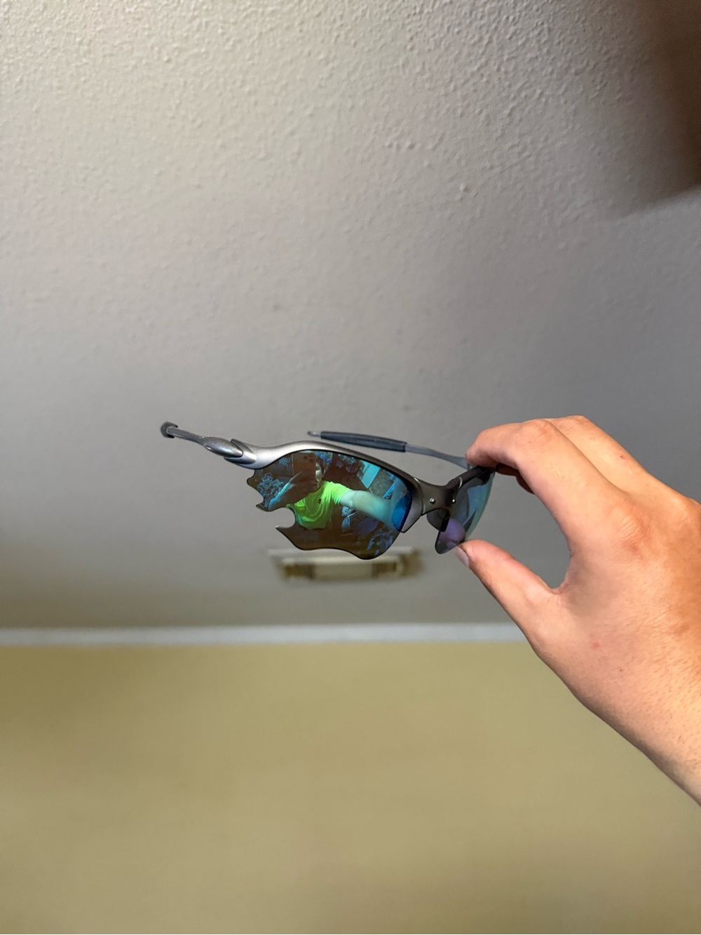 Men's Sports Sunglasses with Gray Frame and Blue-Green Mirrored Lenses oak o sun